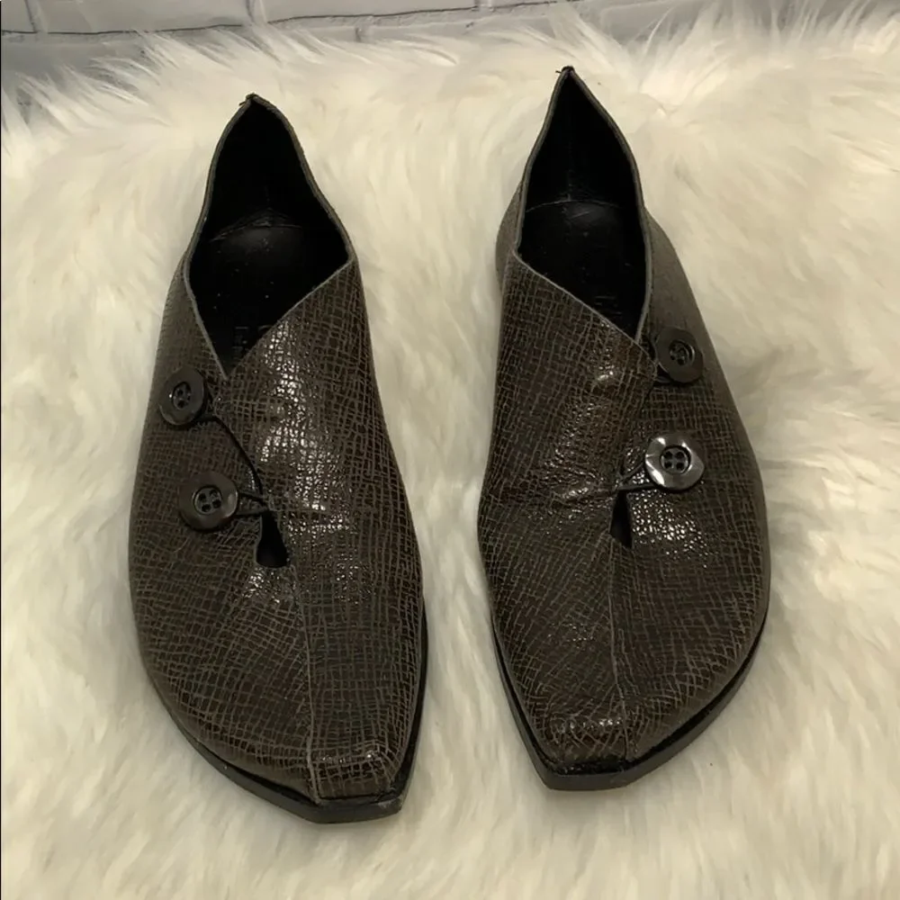 Cydwoq Two-Button‎ Gray Handmade Oxford NWOT 36.5/6